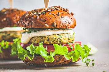 プラントベース食品を使用したハンバーガーのイメージ