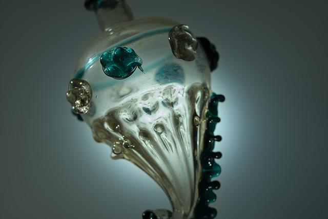 ガラスの不思議なかたちの香水瓶 かをりのかたち | 高砂香料工業株式会社